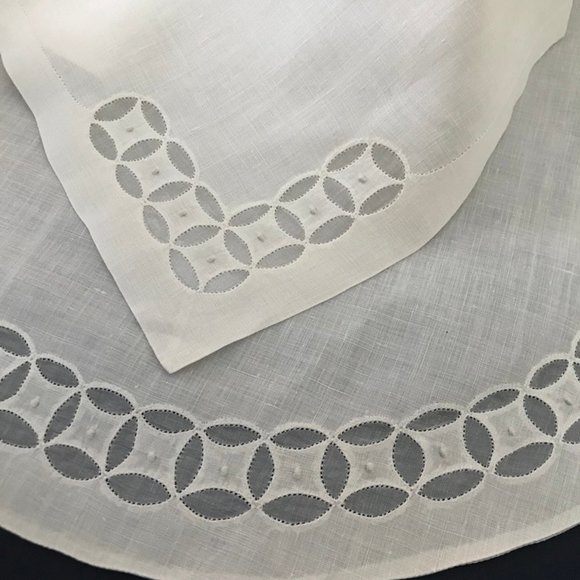 Madeira Round Linen Placemat and Napkin 12 pc Vintage Placemat Set of 6 - Picture 4 of 6